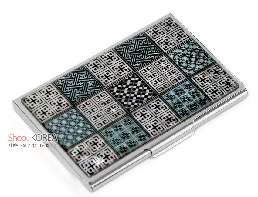 [텍스트: Shop of KOREA 대한민국의 품격까지 전합니다.] 금속 케이스 위 자개 상감 기법, 흑백과 청녹 계열 전통 창살·회문·만자 기하학 문양 격자 배열 디자인 명함집
