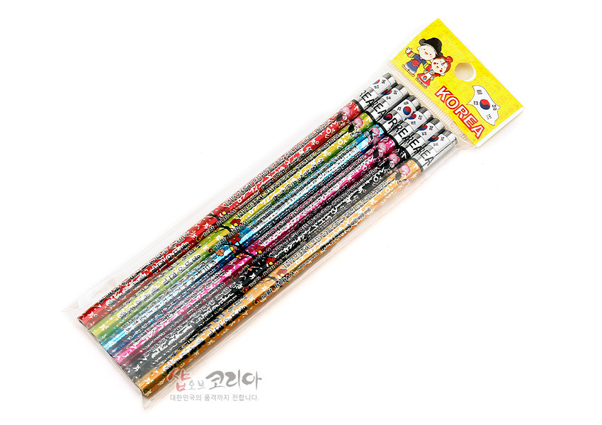 [텍스트: KOREA] 알록달록한 금속 광택 코팅 연필에 전통 꽃문양과 한글 훈민정음 패턴이 둘러진 6본 세트 이미지 설명