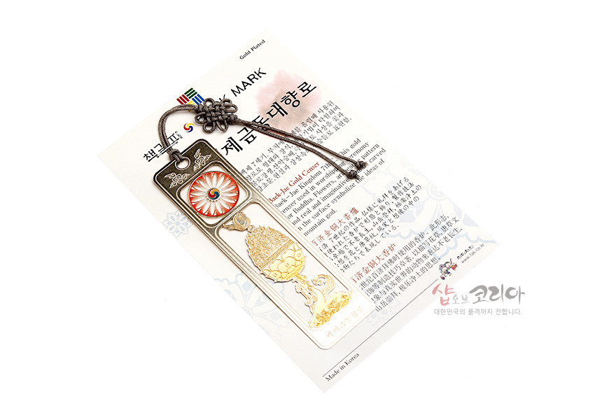 [텍스트: 샵오브코리아, 체금동대향로, Made in Korea] 금속 재질 위 금장 기법으로 표현된 백제 금동대향로와 태극·연꽃 문양 장식, 상단 전통 매듭 끈 포인트 디자인