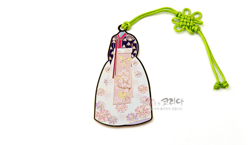 [텍스트: 샵오브코리아] 금속 재질 여인 전통한복 책갈피, 보라색 저고리와 분홍·아이보리 치마, 칠보 기법의 꽃문양 장식, 연두색 전통 매듭끈 포인트 구성