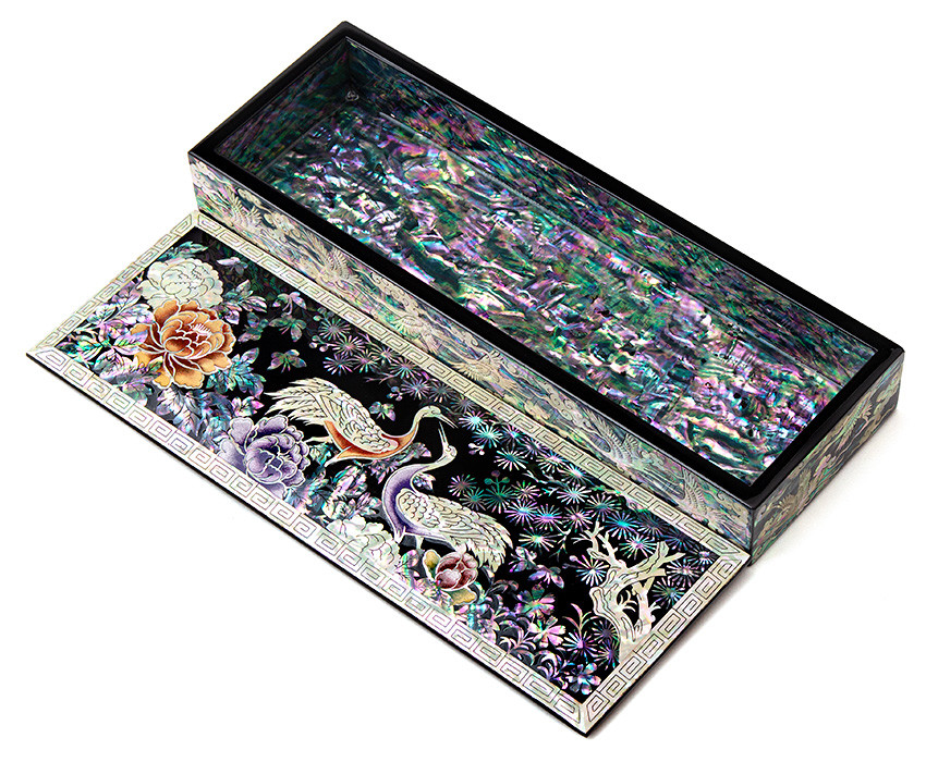 자개필함세트-화려한 나전 송학(필함,명함함,명함케이스) 흑색 옻칠 바탕 위 자개 상감 기법으로 송학과 모란, 소나무를 화려하게 표현하고 내부까지 오방색 빛 자개로 채운 직사각 필함 디자인