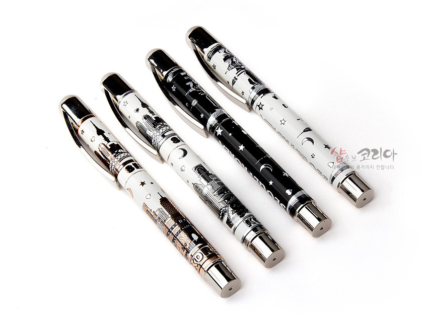 [텍스트: 샵오브코리아] 금속 재질 볼펜 바디에 흑백·메탈릭 컬러로 서울 스카이라인과 별, 달 문양을 인쇄한 4종 세트 이미지 설명