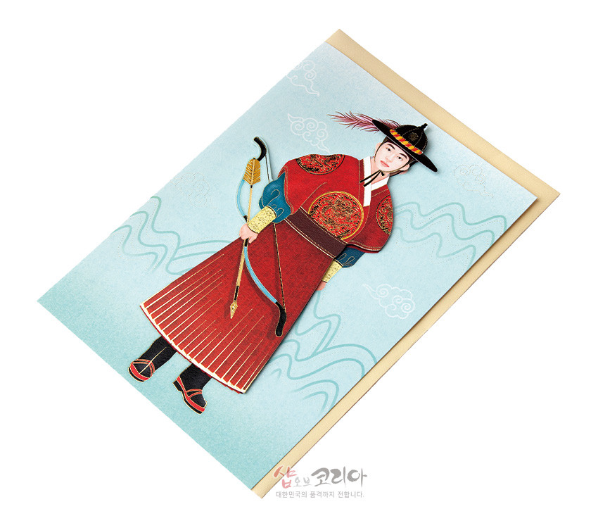 [텍스트: 샵오브코리아 대한민국의 품격까지 전합니다.] 붉은색 전통 종사관 한복과 관모, 활과 화살 장식이 양각으로 표현된 카드, 청색 구름문양 배경과 금빛 테두리 봉투 구성