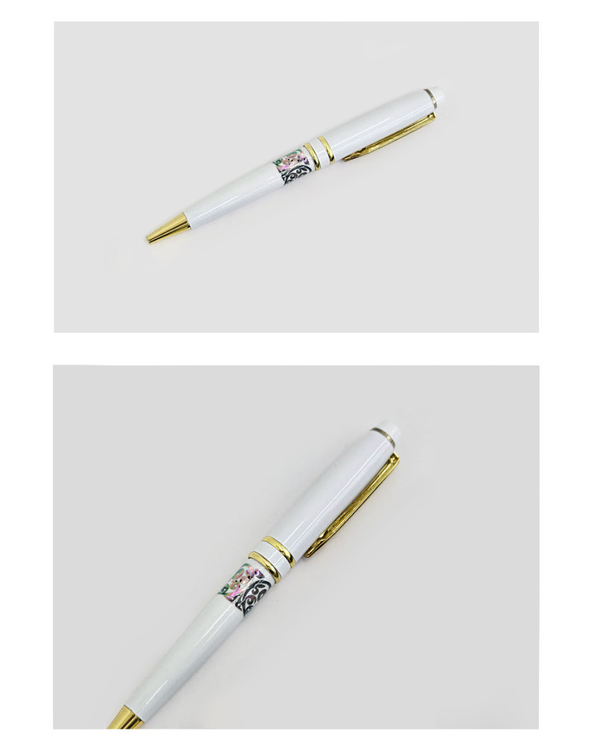 명함케이스와 볼펜2종세트-청화백자운학문 화이트 바디와 골드 금속 장식, 중앙 자개 상감 띠에 꽃과 전통 문양이 들어간 볼펜 디자인