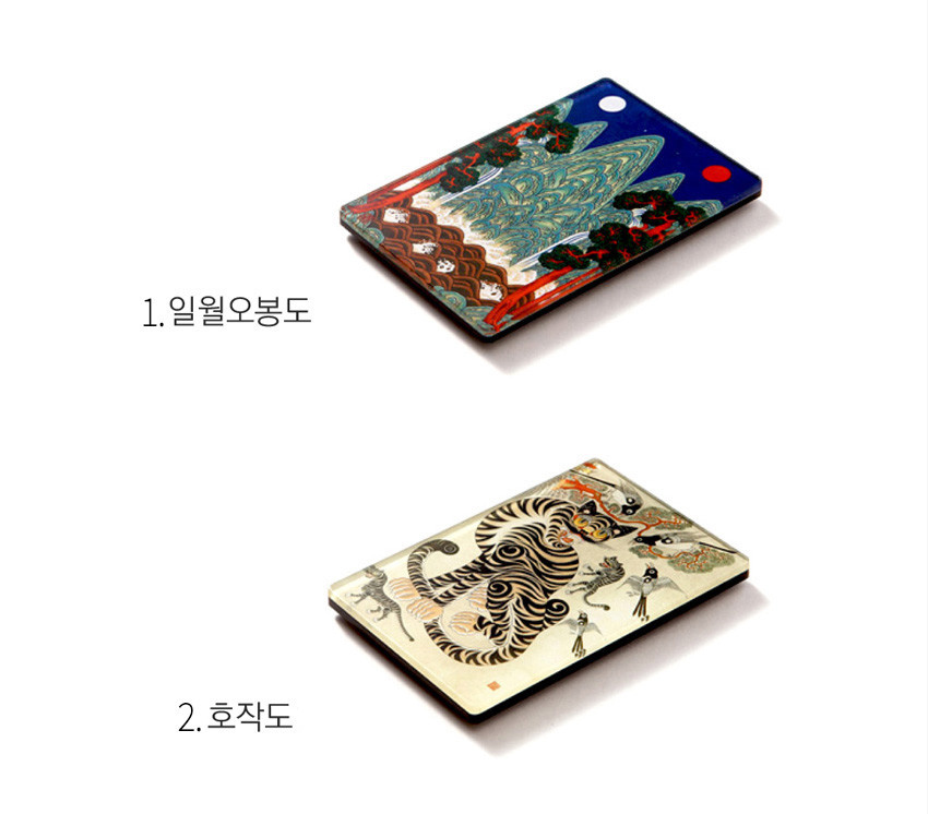 [텍스트: 1. 일월오봉도  2. 호작도] 선명한 아크릴 재질 위에 청색과 적색 대비의 일월오봉도와 해학적인 호랑이·까치 문양을 민화 기법으로 담은 사각 자석 디자인