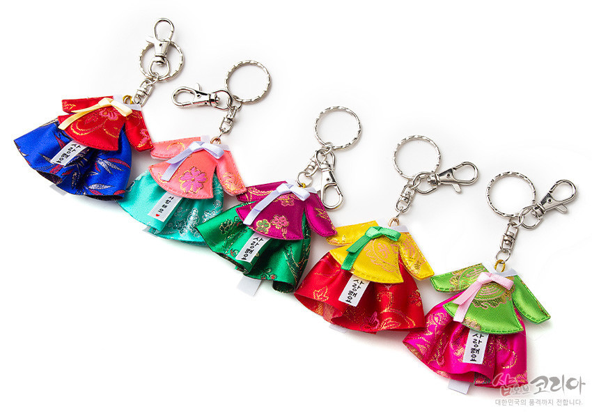[텍스트: 감사합니다] 비단 소재 미니 당의 한복 열쇠고리, 청·홍·녹·황 등 오방색과 전통 꽃문양 직조, 금속 체인과 고리 장식 구성
