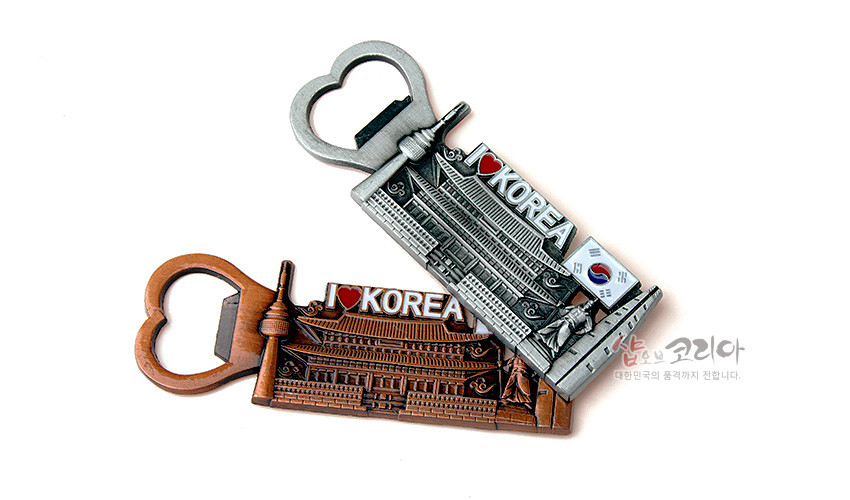 [텍스트: I ❤ KOREA] 금속 재질로 표현된 궁궐 문양과 태극기, 입체 양각 장식이 돋보이는 오프너 겸 메모 자석 디자인