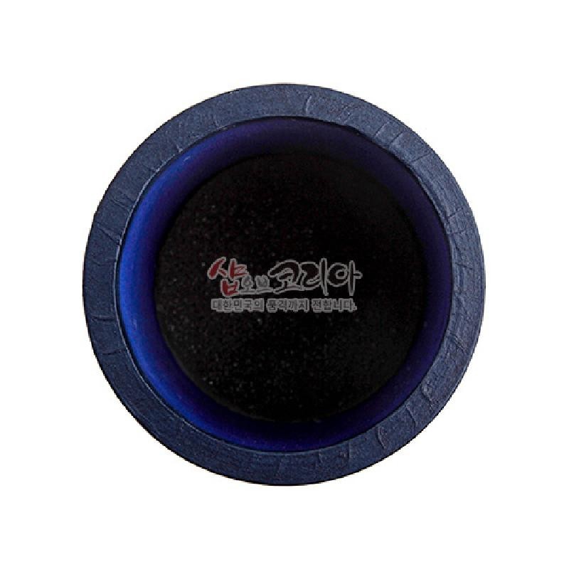 짙은 남색과 보라색 그러데이션이 도는 원형 구조, 내부 검은 스폰지 마감이 돋보이는 펜꽂이.