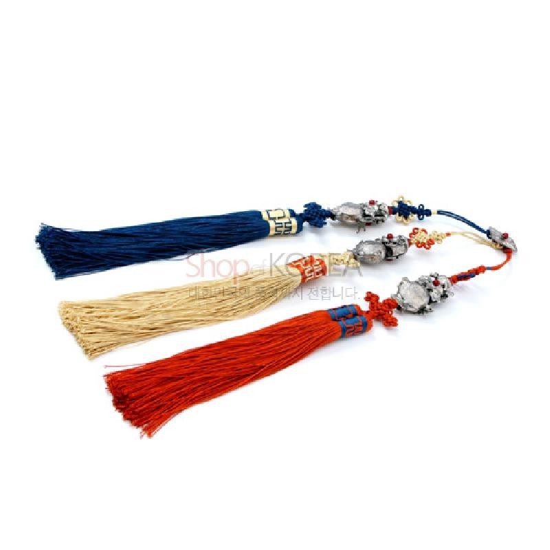 금속 매듭장식과 새 모양 장식이 달린 삼작투호 세트로, 청·홍·황 유색 실타래 술 장식과 전통 매듭기법이 조화된 단청풍 디자인.