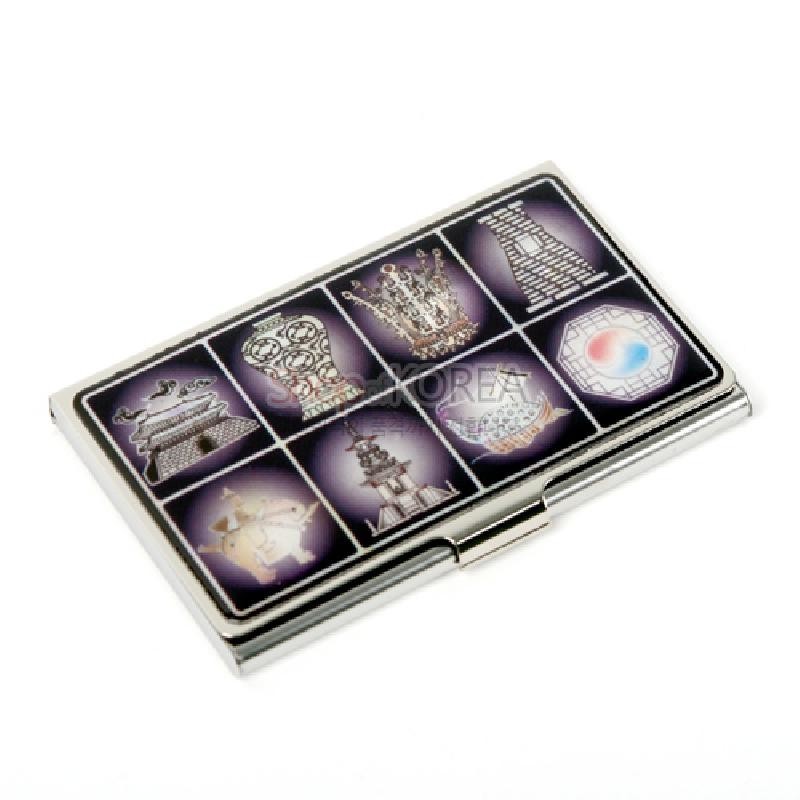 금속 재질 명함집으로, 검은 바탕 위에 보라색 그라데이션 속 한국 국보 문양 9칸을 섬세한 선묘와 색채로 장식한 디자인 제품