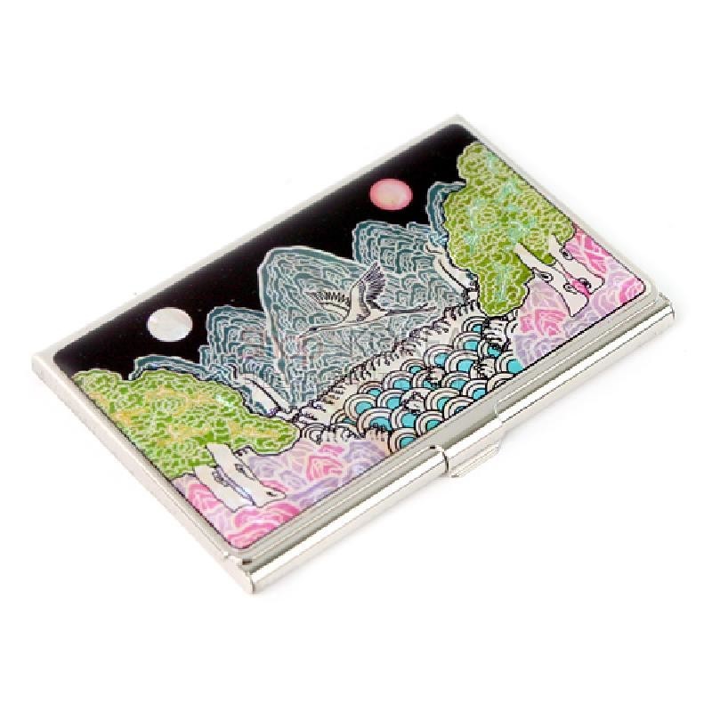 자개 상감 기법으로 산수와 학, 일월 오봉도 문양을 표현한 다채로운 색상의 금속 명함집.