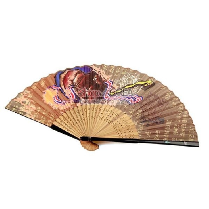 나무살대에 종이 부채살을 더한 구조, 하회탈 인물 도안과 한글 문자 문양, 갈색 계열 그라데이션 색감이 특징인 전통 접선.