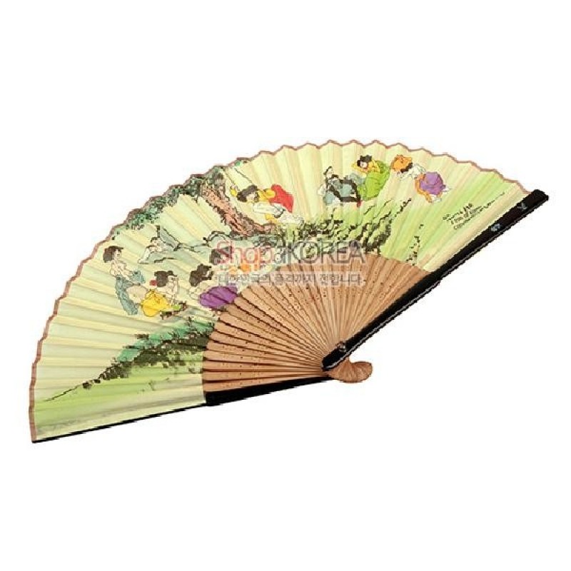 나무살과 종이로 제작된 접선, 연둣빛 바탕에 단오 풍속 인물과 산수화가 채색된 민속 부채. 나무살과 종이로 제작된 접선, 연둣빛 바탕에 단오 풍속 인물과 산수화가 채색된 민속 부채.