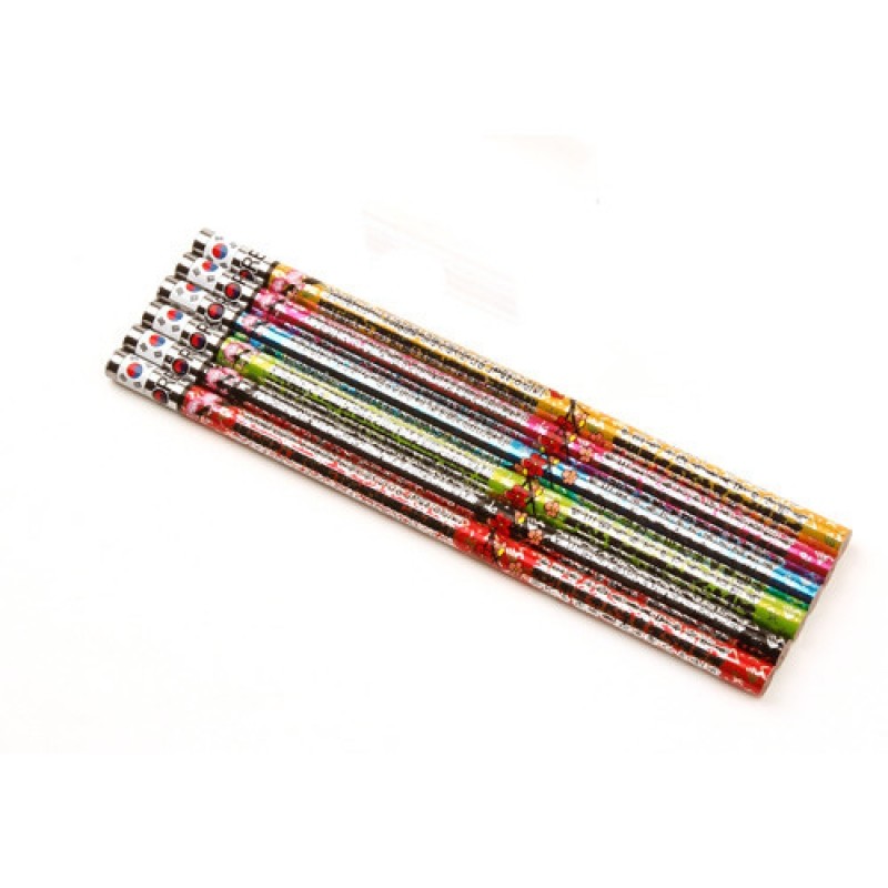 알록달록한 색상의 나무 연필에 전통 꽃문양과 한글 훈민정음 패턴이 인쇄된 6종 세트 연필.