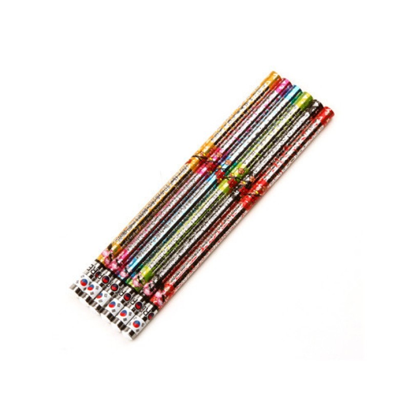 알록달록한 금속 광택 코팅 위에 꽃문양과 한글 훈민정음 글자 패턴이 인쇄된 연필 6종 세트. 알록달록한 금속 광택 코팅 위에 꽃문양과 한글 훈민정음 글자 패턴이 인쇄된 연필 6종 세트.