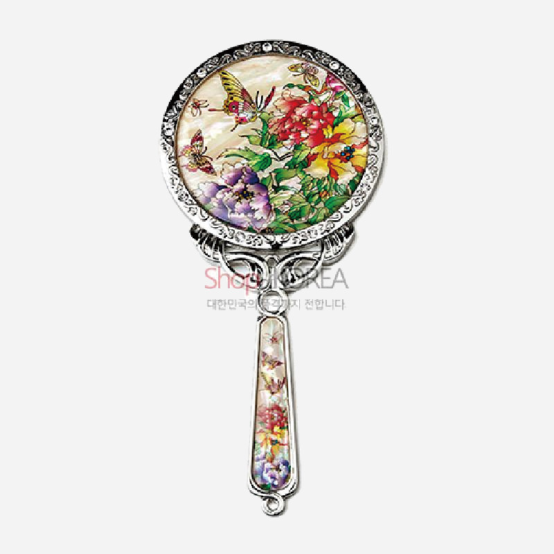 자개와 금속으로 제작된 손거울로, 옻칠 바탕 위에 다채로운 목단꽃과 나비 문양이 섬세하게 상감된 디자인.