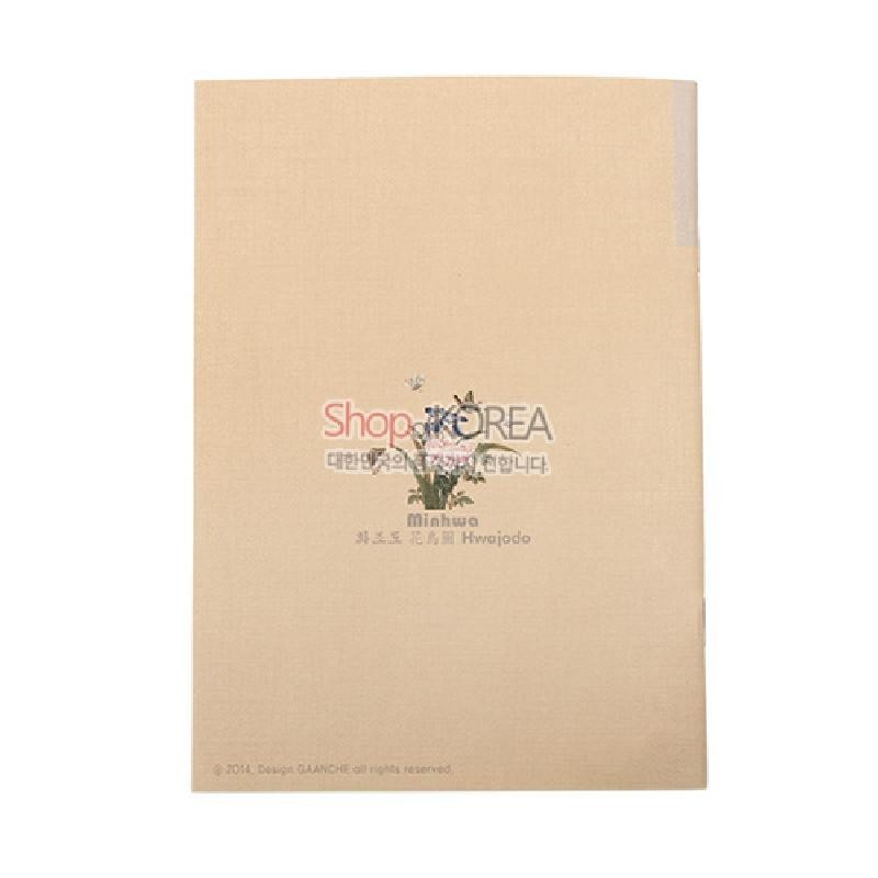 연베이지 색 종이 재질 표지에 전통 민화 화조도 꽃과 새 문양이 중앙에 인쇄된 노트. 연베이지 색 종이 재질 표지에 전통 민화 화조도 꽃과 새 문양이 중앙에 인쇄된 노트.