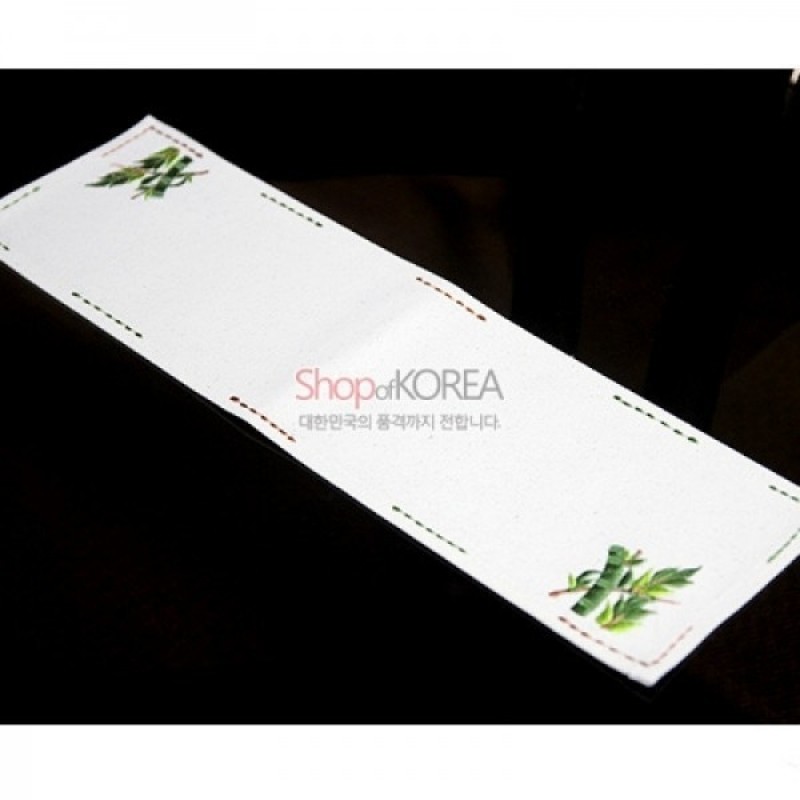 광목 소재의 흰색 식탁보에 사군자 대나무 문양과 컬러 스티치 선이 장식된 디자인. 광목 소재의 흰색 식탁보에 사군자 대나무 문양과 컬러 스티치 선이 장식된 디자인.