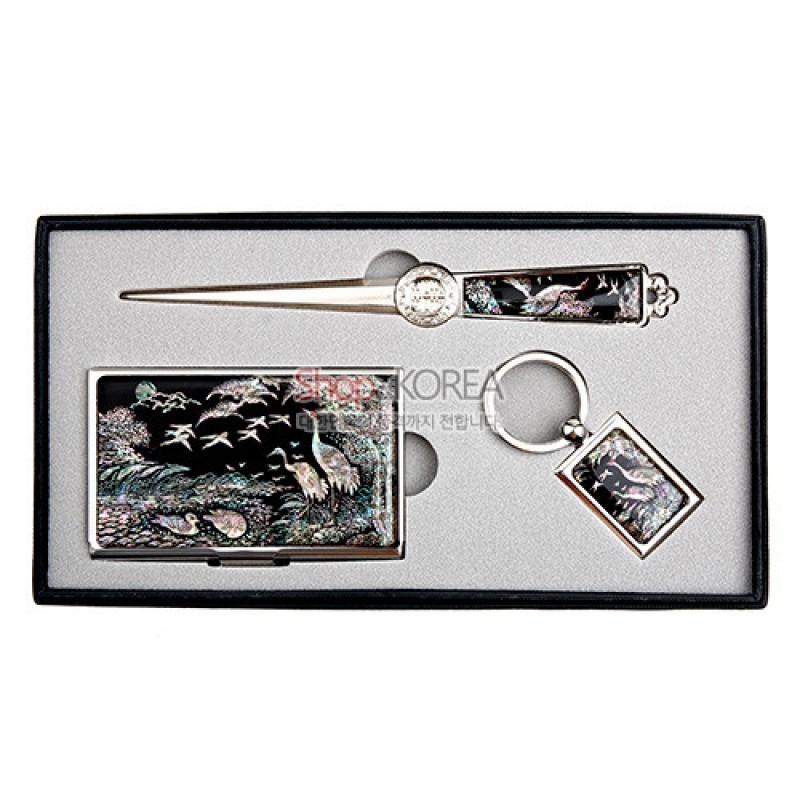 자개 상감 기법으로 학과 소나무 문양을 넣은 금속 명함집·편지칼·열쇠고리 세트.