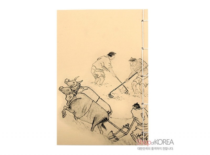 소색 종이 표지에 전통 농경 장면을 먹선으로 표현하고 배접한 후 흰 실로 노출 제본된 연습장. 소색 종이 표지에 전통 농경 장면을 먹선으로 표현하고 배접한 후 흰 실로 노출 제본된 연습장.