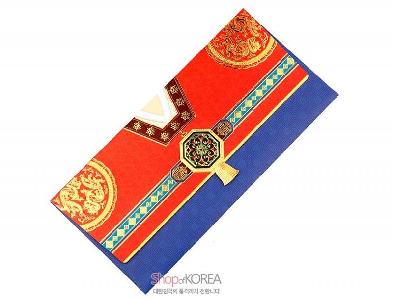 붉은색과 청색 한복 형태 종이 재질에 금박 용문과 단청무늬, 노리개 장식과 술 장식이 더해진 전통 돈 봉투. 붉은색과 청색 한복 형태 종이 재질에 금박 용문과 단청무늬, 노리개 장식과 술 장식이 더해진 전통 돈 봉투.