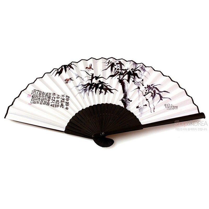 검정 대나무 살에 흰 종이를 씌우고 먹선으로 대나무와 한시 서예를 그린 전통 접선. 검정 대나무 살에 흰 종이를 씌우고 먹선으로 대나무와 한시 서예를 그린 전통 접선.