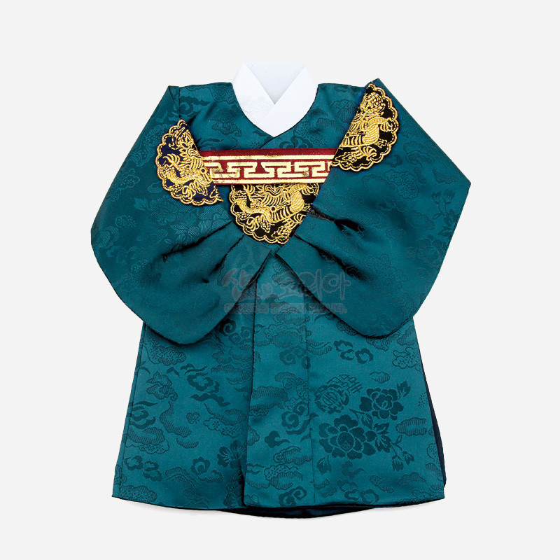 청록색 비단에 운룡·당초문을 넣은 왕실풍 한복 형태의 와인 커버, 황금빛 용 자수 장식이 특징인 장식용 포장.