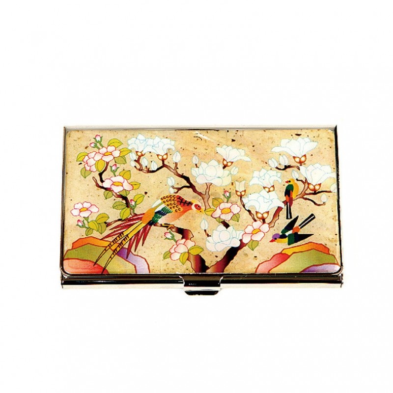 자개 상감 기법으로 화조도 문양을 표현한 금속 재질의 직사각형 명함케이스.