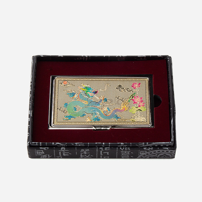 금속 재질 바탕에 청록색 용과 홍색 연꽃 문양을 채색한 금장 명함케이스.