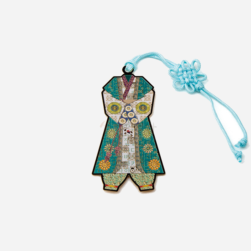 청록색 한복 모양 금속 책갈피, 한자와 꽃문양 인쇄 장식, 하늘색 전통 매듭끈 장식.