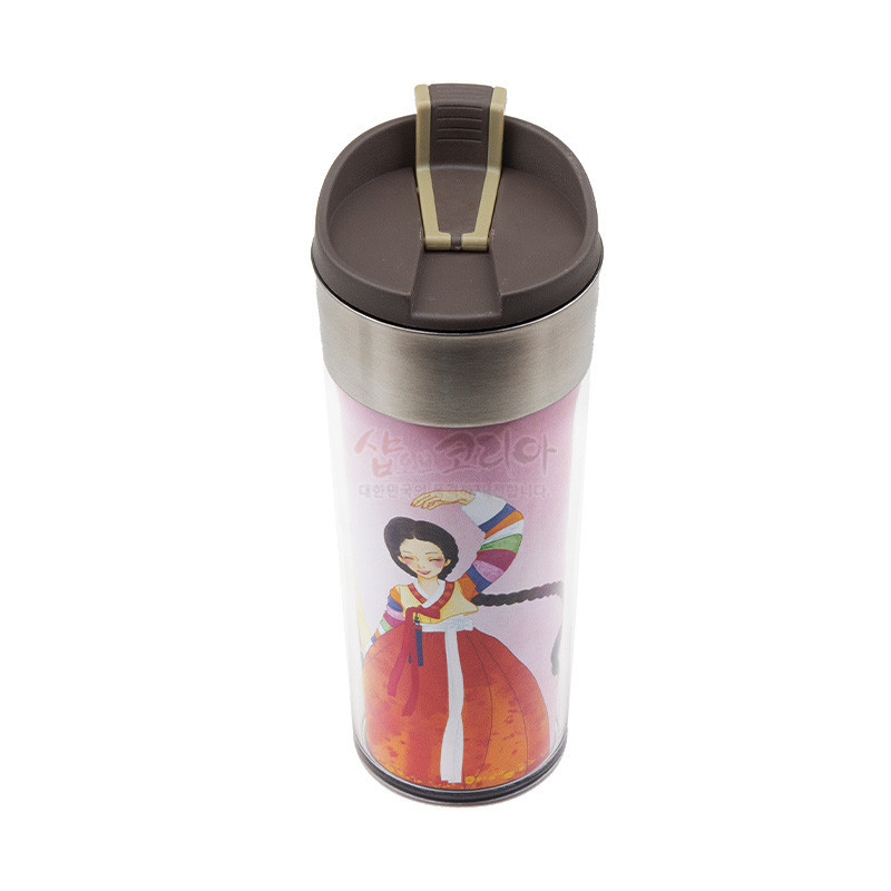 스테인리스와 플라스틱 재질, 분홍 바탕에 색동 한복을 입은 도령과 아씨 일러스트가 장식된 카페 텀블러.