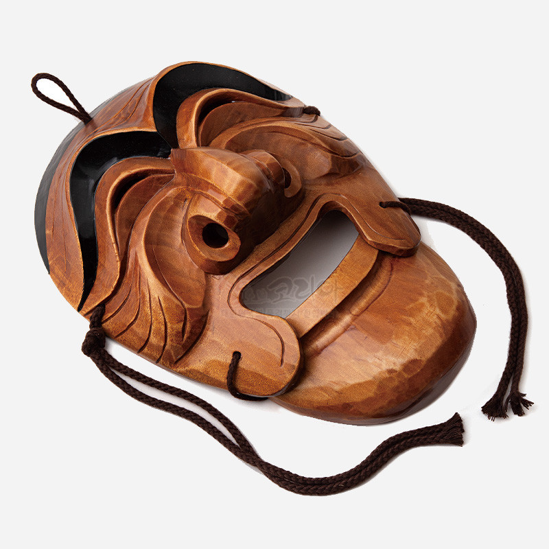 나뭇결이 살아 있는 원목 재질에 입체적인 조각 기법을 더한 갈색·검정 색상의 전통 양반탈 장식.