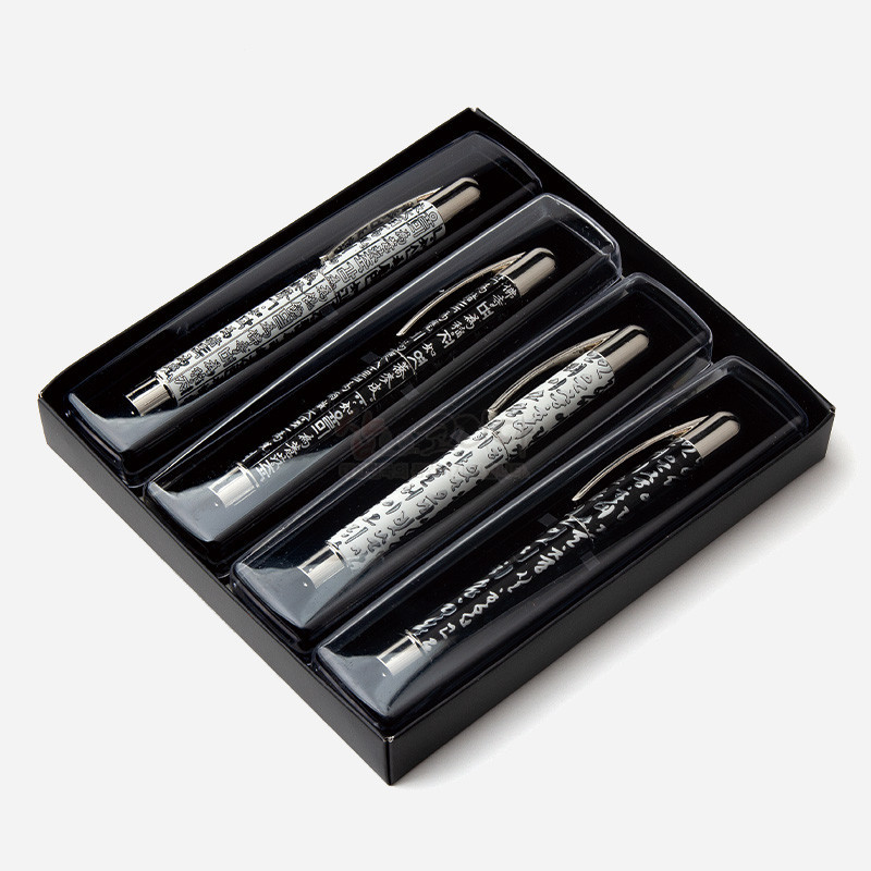 은색·검은색 금속 바디 위에 훈민정음 한글 서체를 레이저 혹은 인쇄 기법으로 새긴 4p 볼펜 세트.