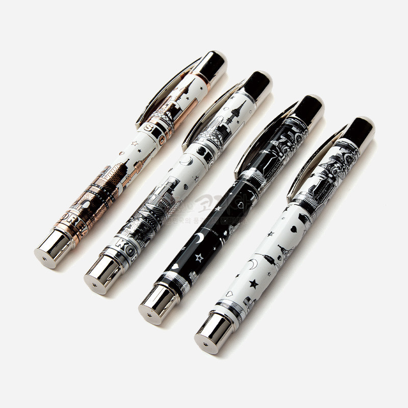 금속 클립과 테두리, 흑백 대비의 서울 명소 실루엣과 별·달 문양 인쇄가 특징인 볼펜 4종 세트.