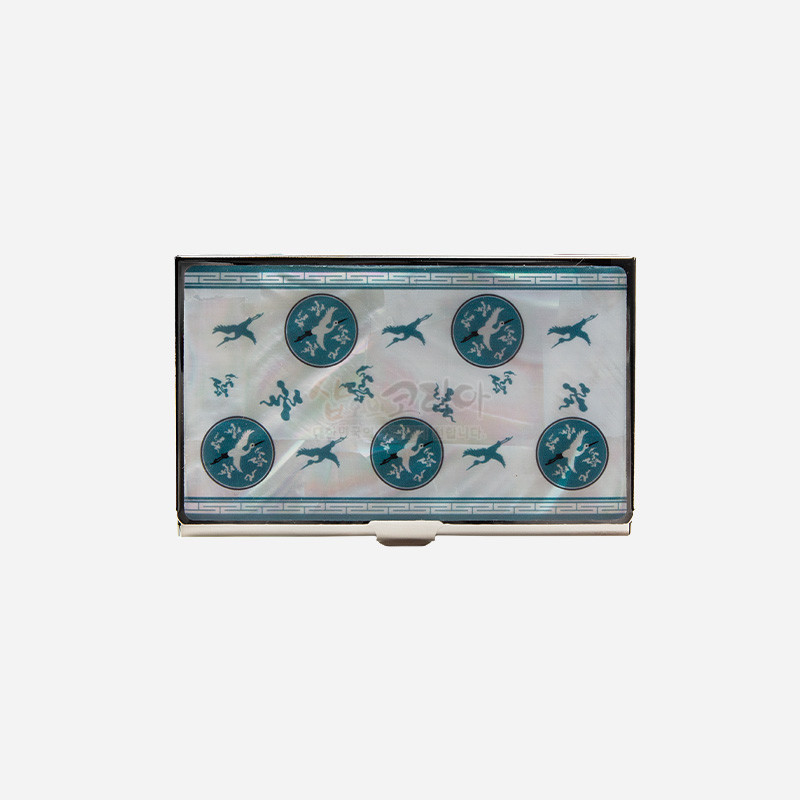 자개와 금속 재질 위에 청자색 운학문 상감 장식과 기하학 테두리 문양이 있는 명함케이스.