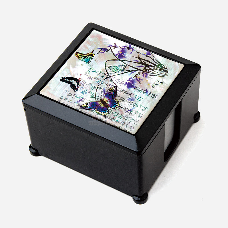 자개 상감 기법으로 난초와 나비, 한글 문양을 넣은 흑색 옻칠 메모지 함.