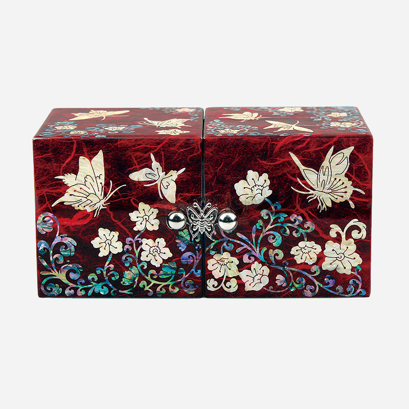 적색 옻칠 위 자개 상감으로 당초문과 나비 문양을 장식한 한지 나전칠기 쌍합.