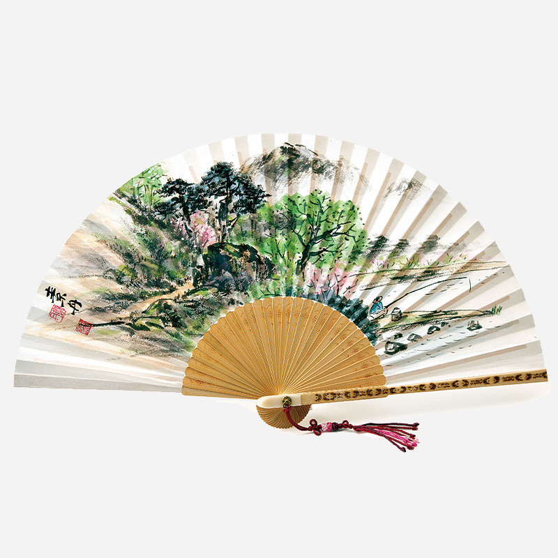 대나무 살과 종이 위에 수묵채색으로 봄 산수화가 그려진 접부채, 나뭇가지 문양 살대와 붉은 매듭 장식이 특징인 전통 합죽선.