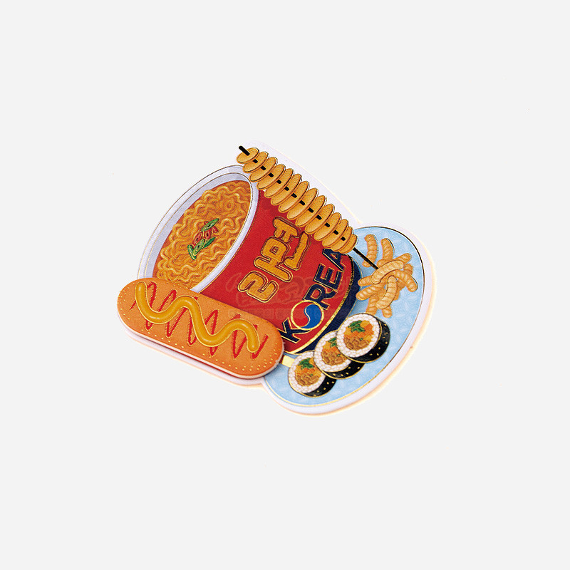 라면컵과 김밥, 핫도그, 회오리 감자 등 K푸드를 형상화한 일러스트가 밝은 원색으로 인쇄된 플라스틱 입체 자석. 라면컵과 김밥, 핫도그, 회오리 감자 등 K푸드를 형상화한 일러스트가 밝은 원색으로 인쇄된 플라스틱 입체 자석.