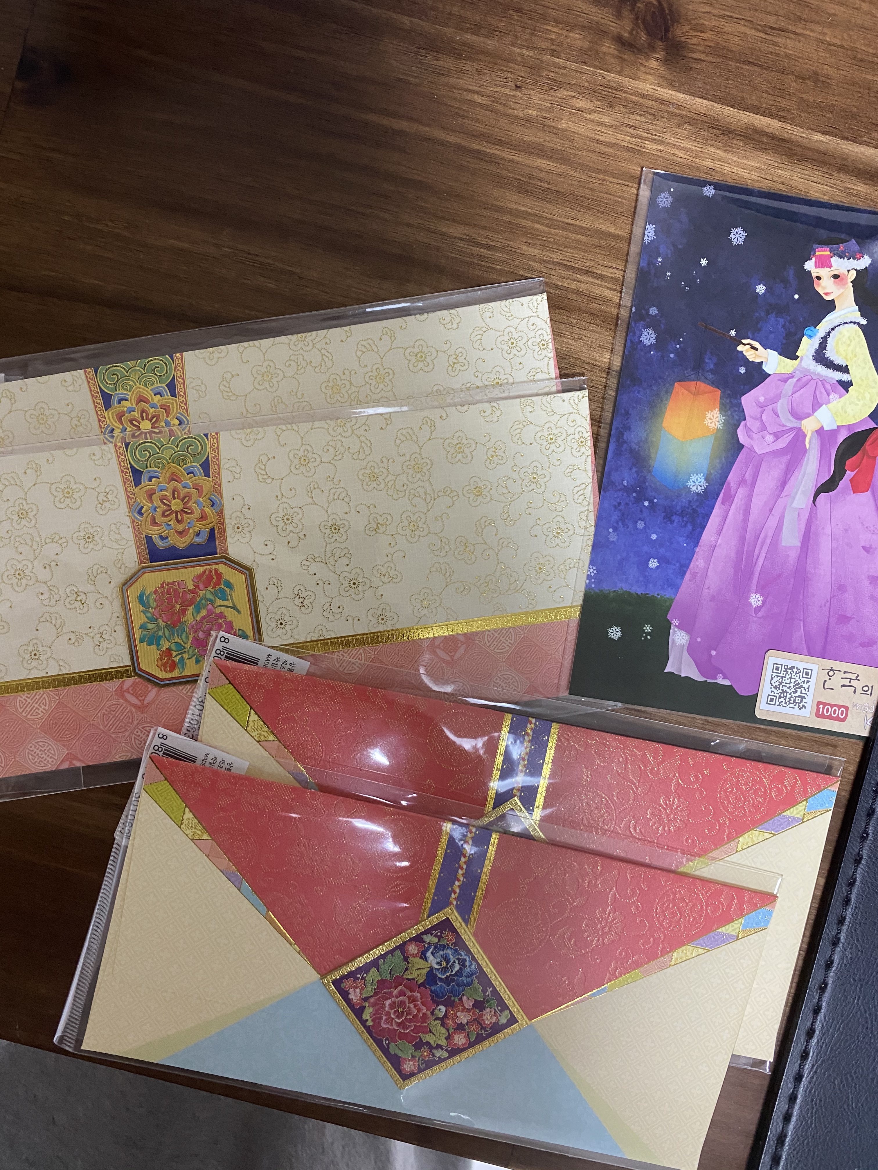 예뻐요 가격도 너무 만족스럽구요 더 살껄 그랬어요