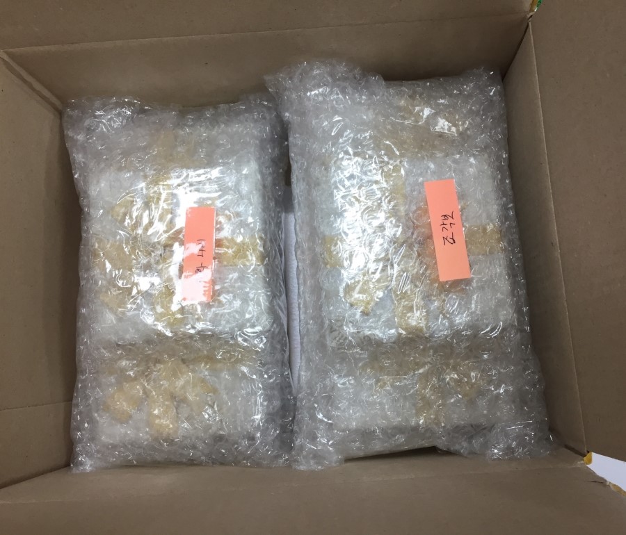 예쁩니다~ 잘 받았습니다.  외국인 선물로 구매하였습니다. 선물용이라 포장해서 내용물을 열