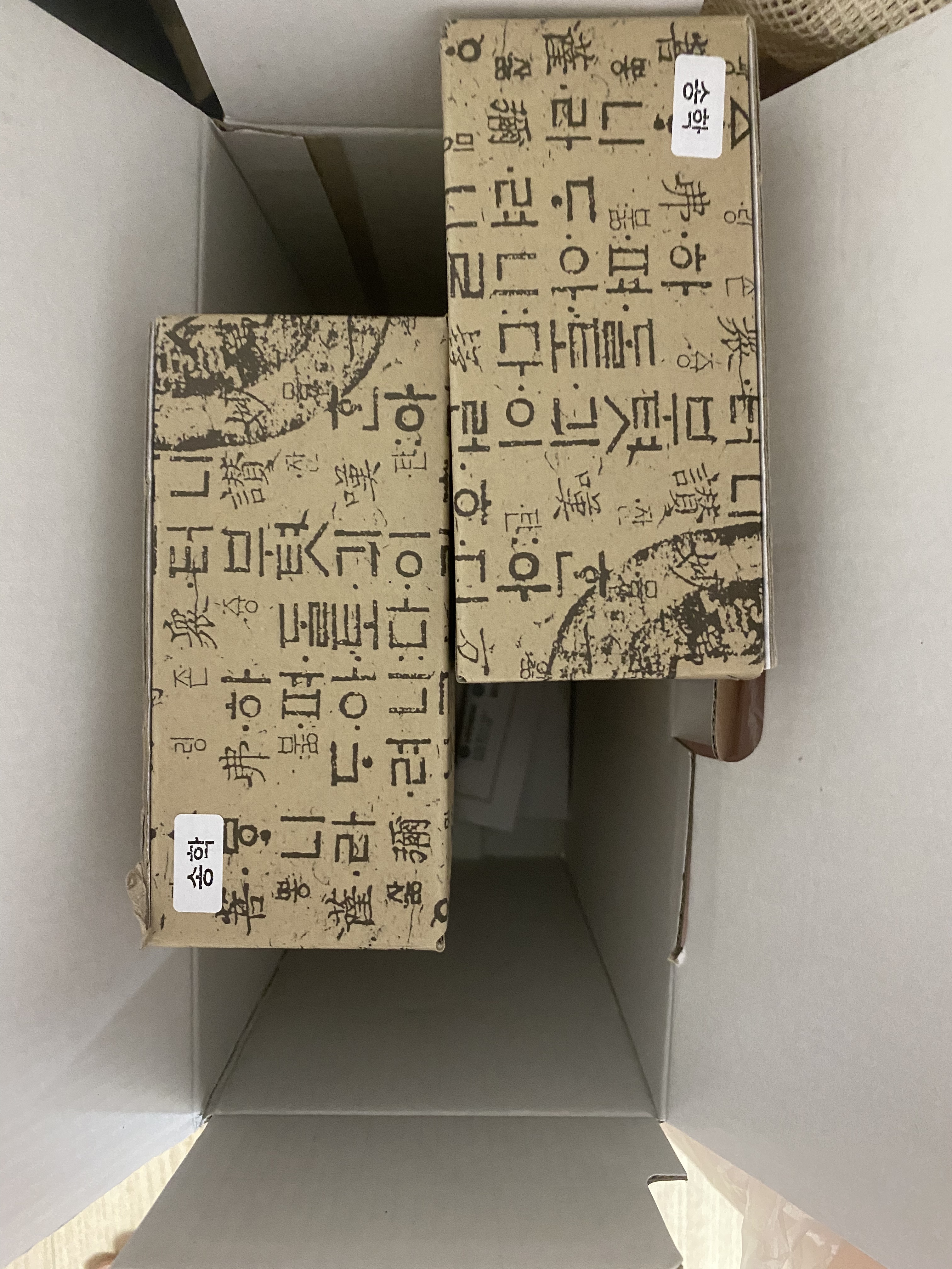 선물용으로 샀어요. 유광이면 좀 더 고급스러울뻔 했어요