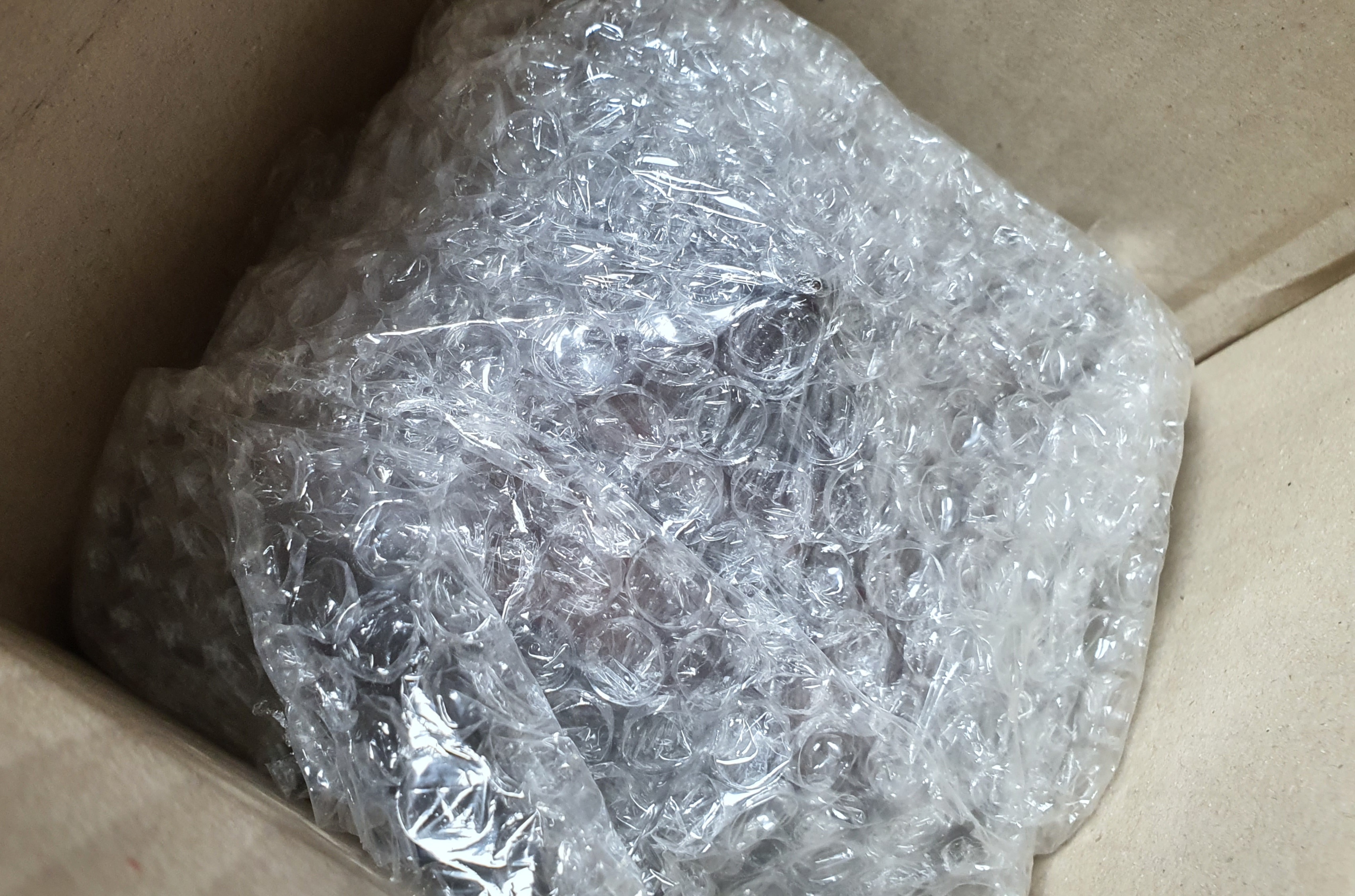 외국사돈에게 선물하려고 구입했어요. 맘에 드는데 열어 본후에 포장을 다시 꼭 꼭 싸버렸네요