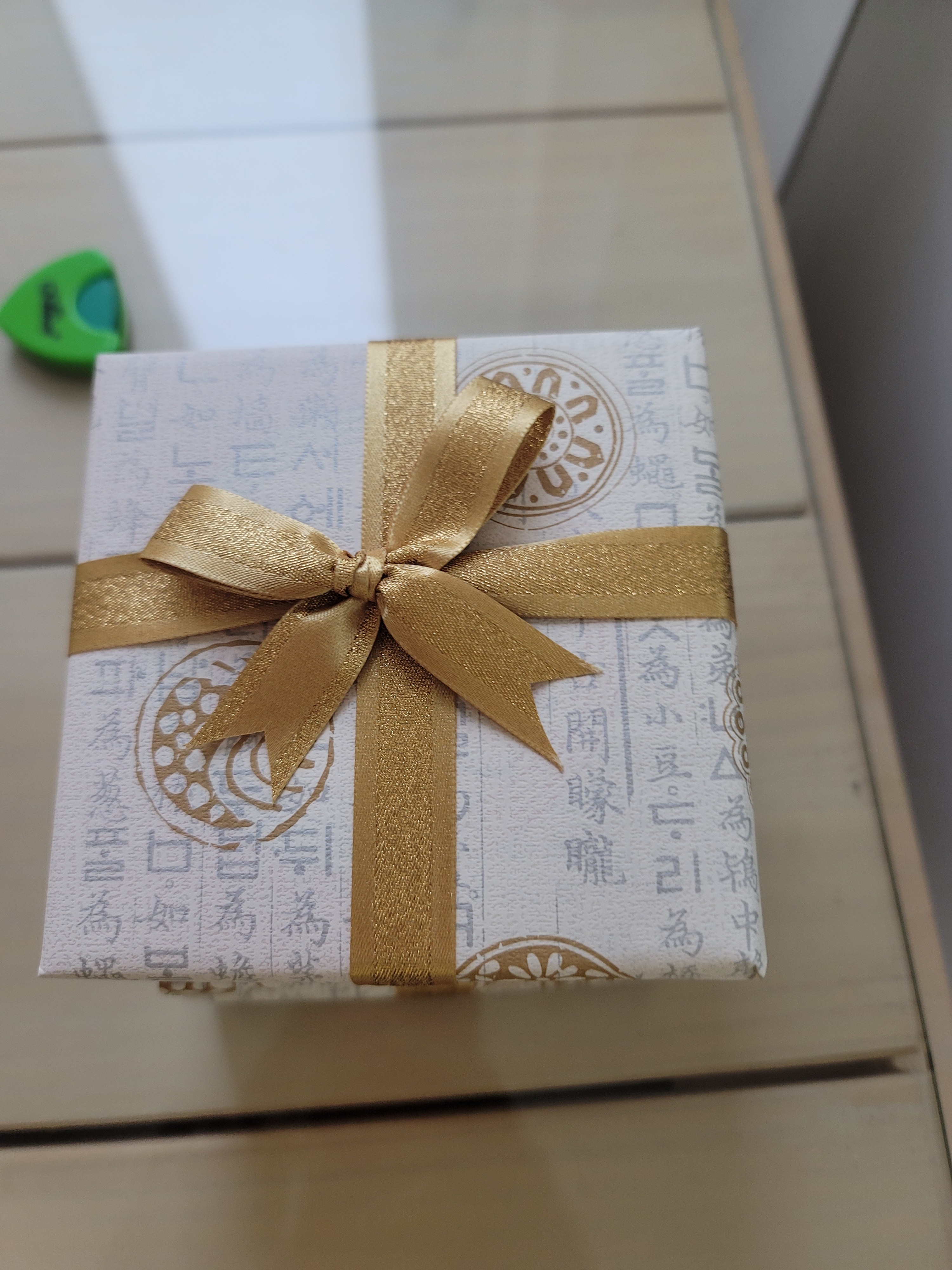 선물포장을 요청해서 뜯진 못했어요 근데 포장꼼꼼하고 좋아요ㅎㅎ