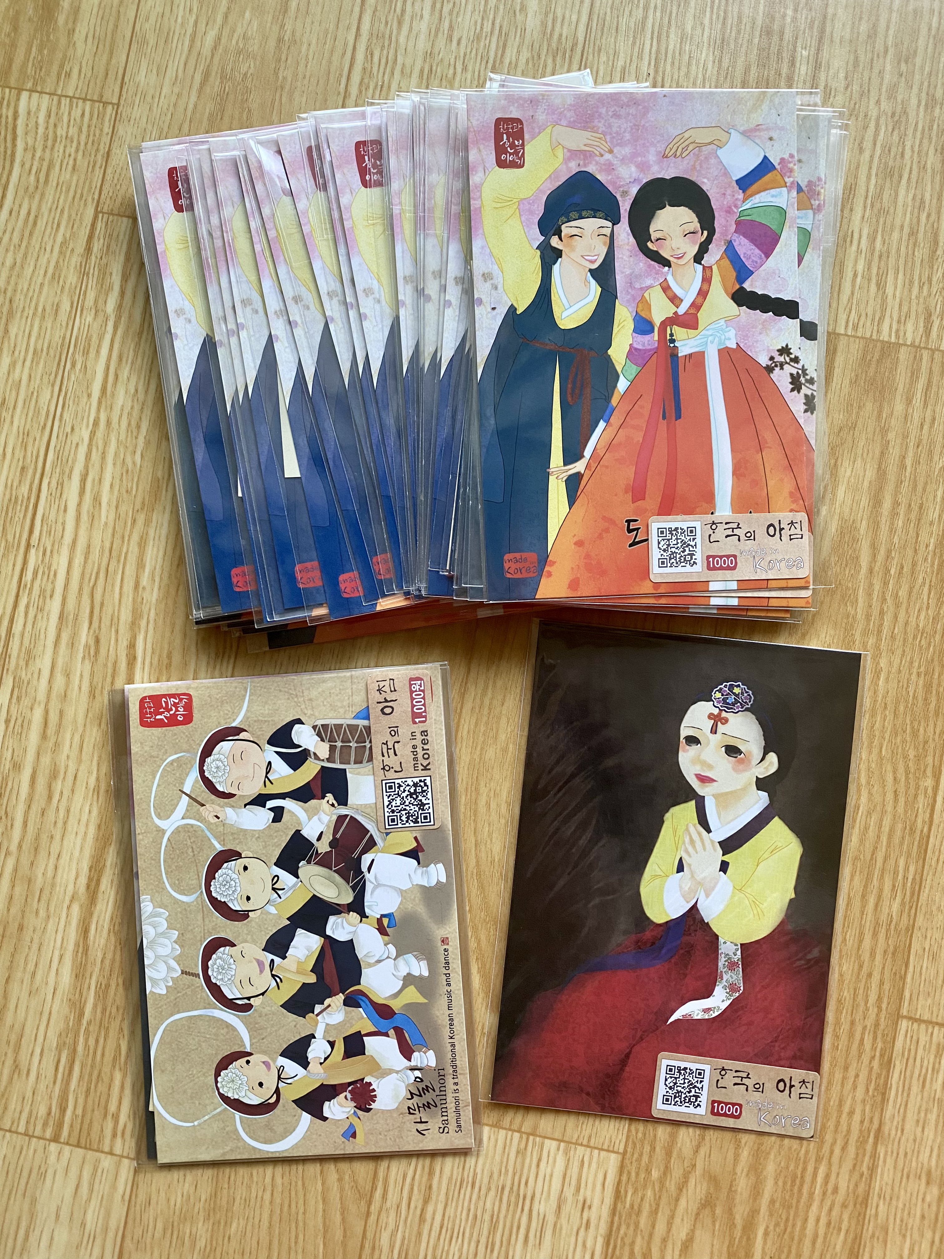 외국인 선물용으로 정말 좋습니다. 메이드인 코리아 제품에 한복, 한국문화에 대한 설명메모까