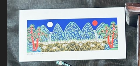 빨리 옵니다. 대신 같은걸 여러장 구매하면 뒤에 찍혀있는 내용들이 일정하지 않아서 여백이