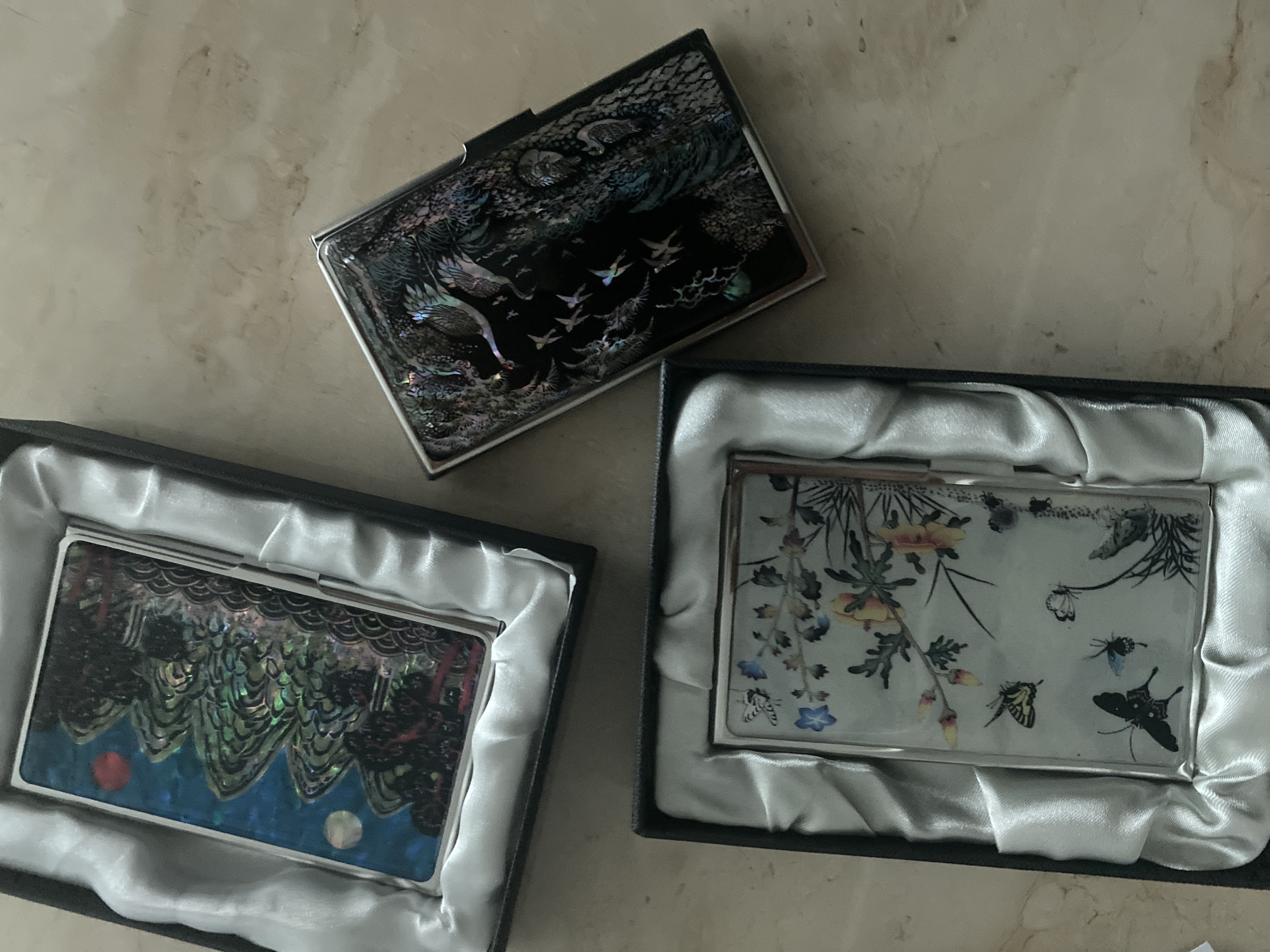 카드지갑으로 쓰기 좋아요. 동양미 최고.