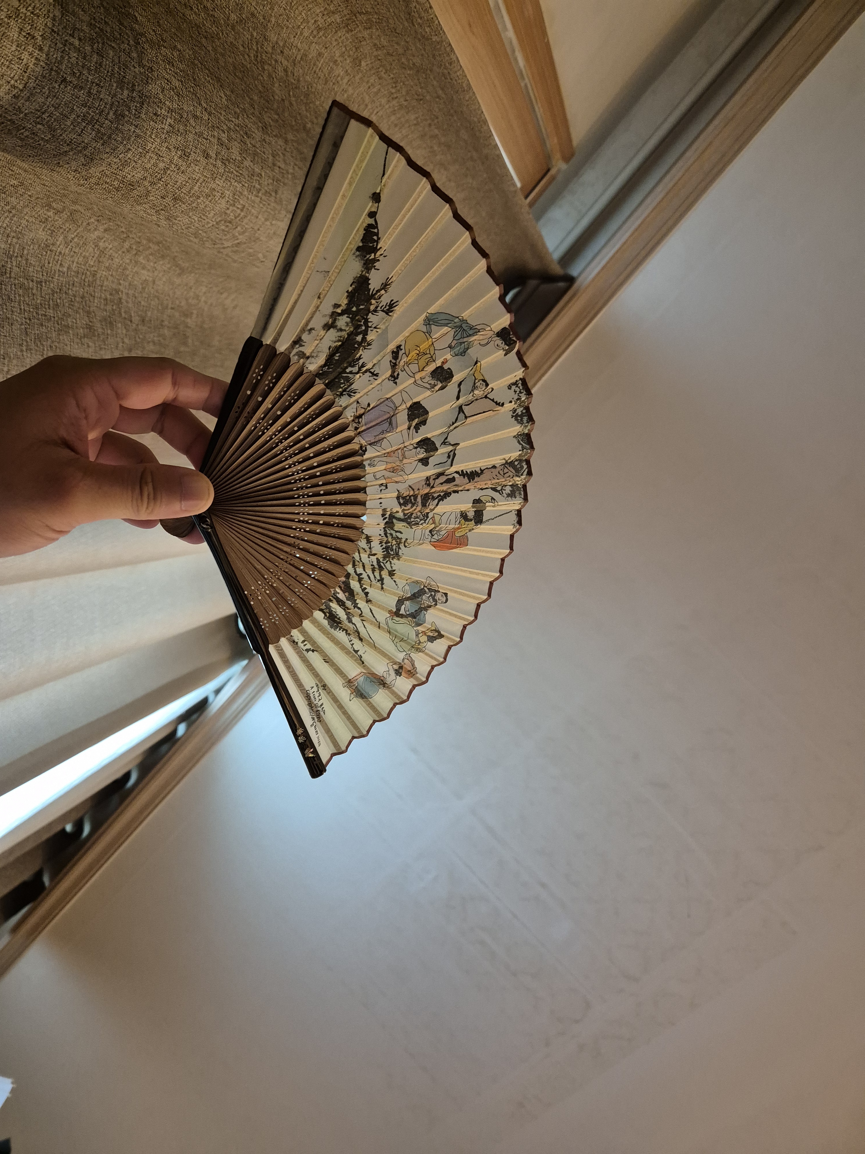 잘 받았습니다. 깔끔하네요. 평소 보관중 모아주는 고무링이라도 하나 넣어주셨으면 어떨까 싶