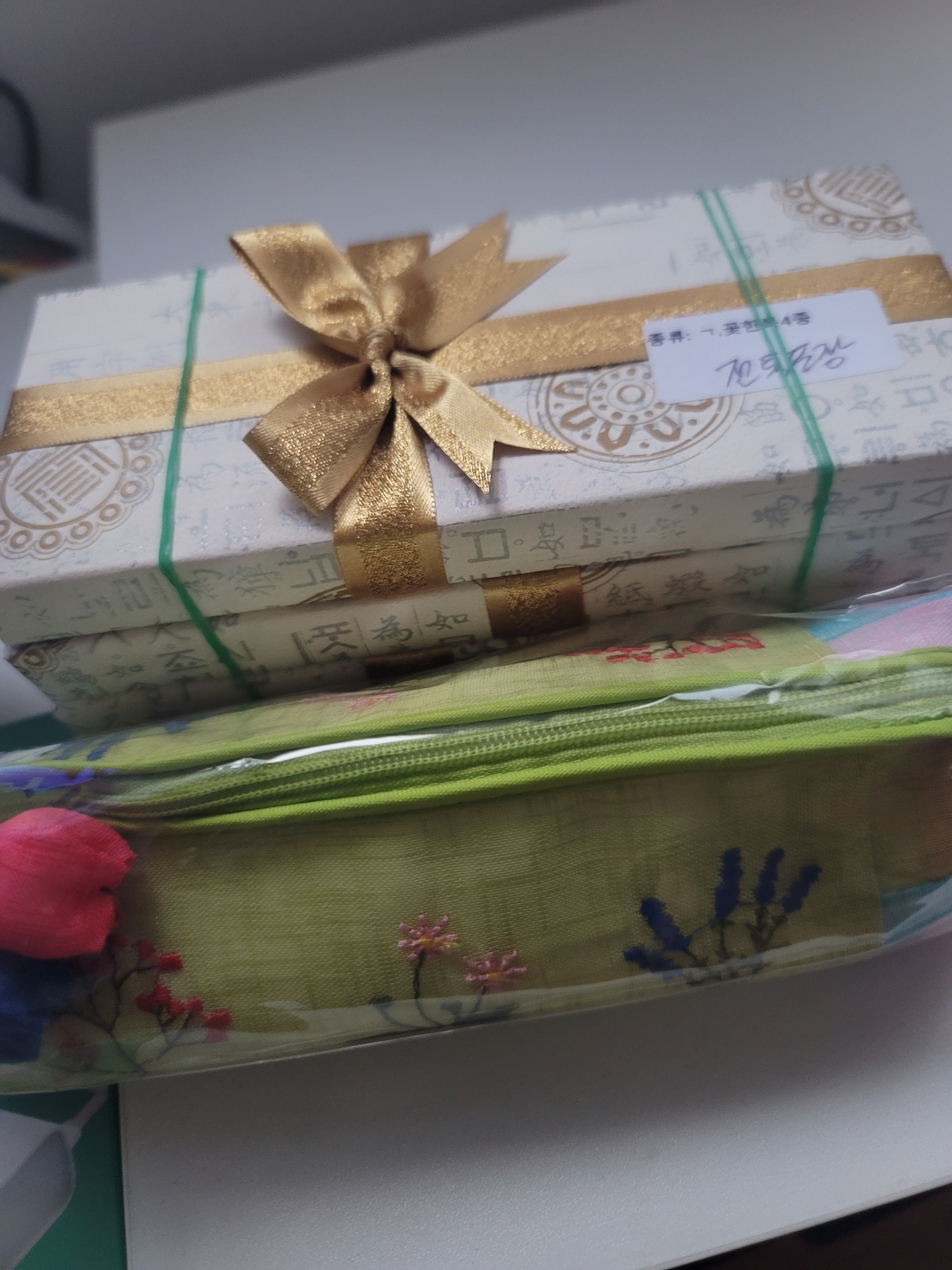 외국인 친구들 선물 주려고 구입했어요.