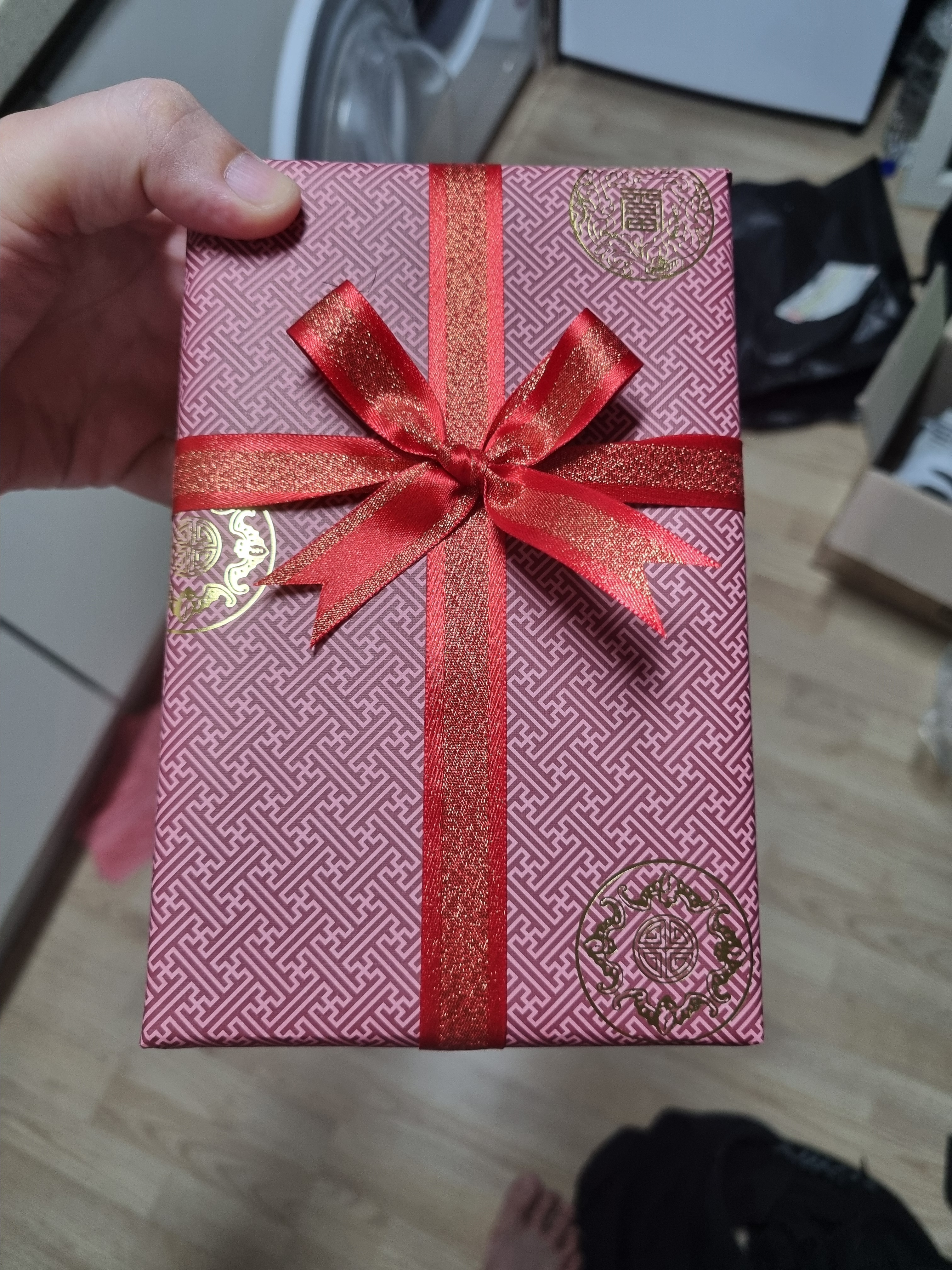 외국친구선물로 구입했어여 포장이 엄청 고급지네여 인형은 직접보질 못하지만 선물 가격대비 엄